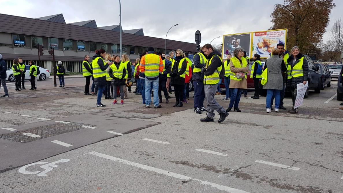Direct Environ 500 Manifestants à Troyes Et 300 Rassemblés
