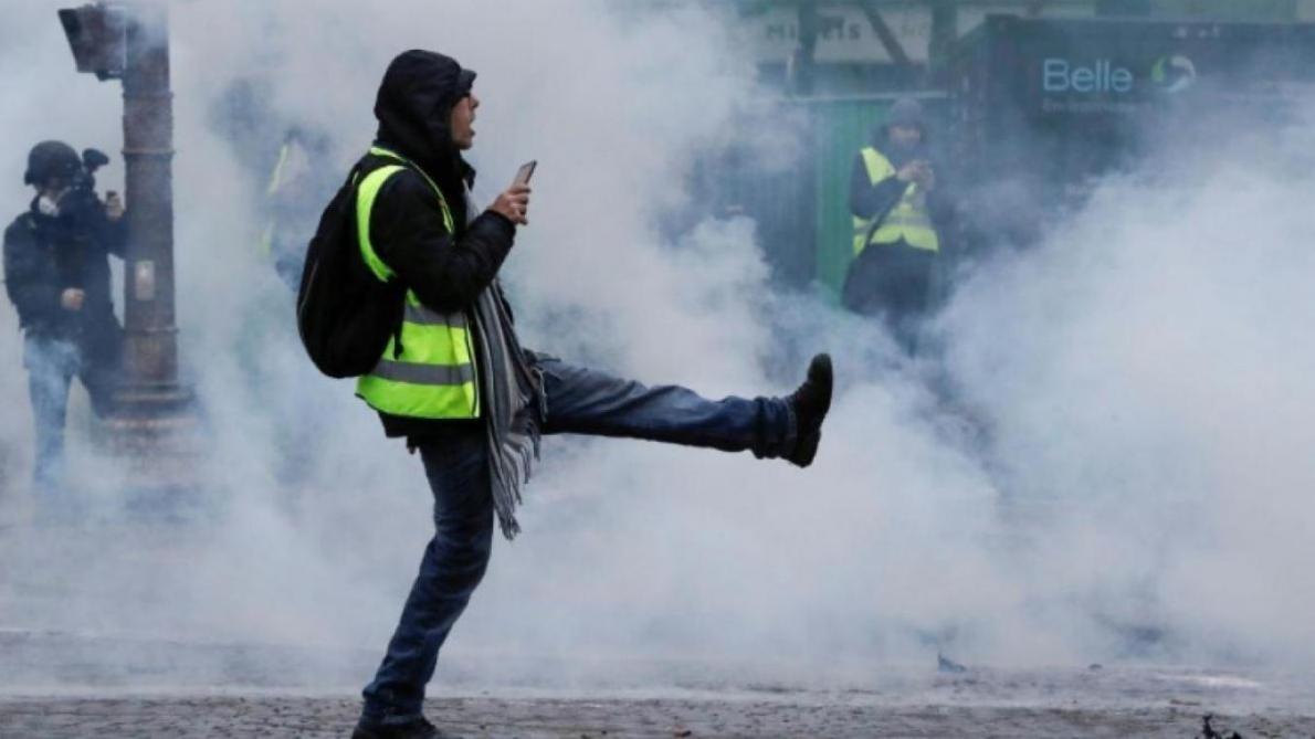 Vidéos Gilets Jaunes Macron Dit Sa Honte Des Violences