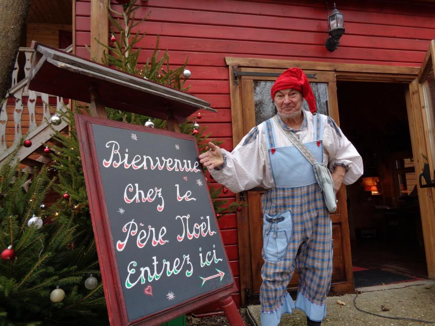 Village Du Pere Noel A Sept Saulx Max Est Enfin Redevenu Un Lutin A Sept Saulx