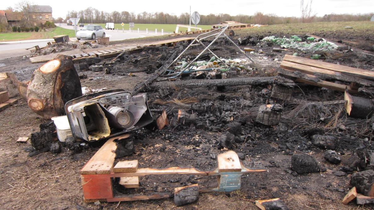 La Cabane Des Gilets Jaunes Incendiée à Beaumont Sur Vesle