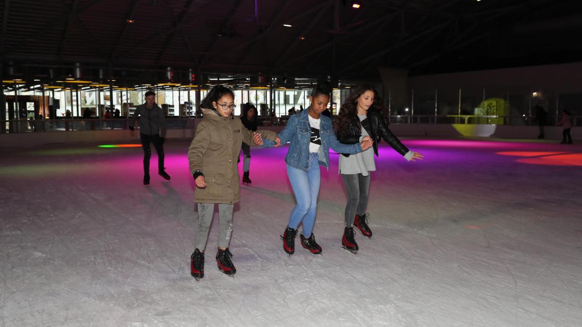Sosies Gateau Et Fondus De Glisse Pour L Anniversaire De La Patinoire Des 3 Seine A Troyes