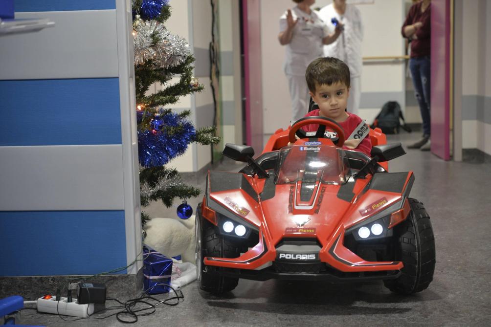 Des Voitures Electriques Pour Les Petits Patients Du Chu De Reims