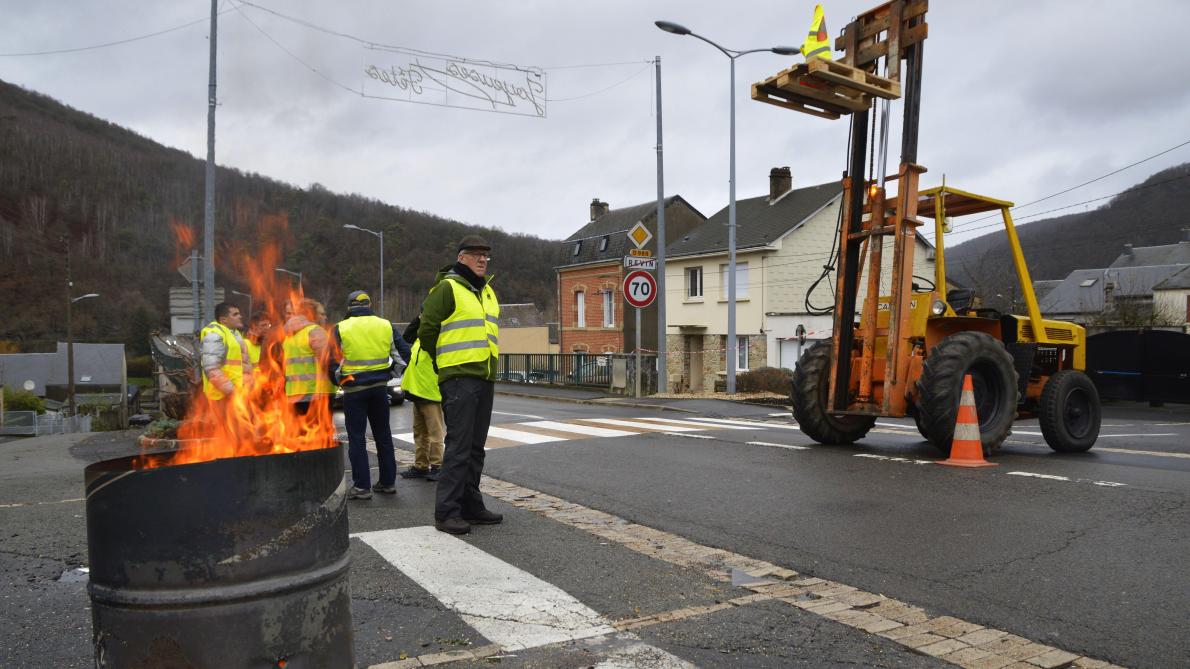Les Gilets Jaunes Restent Mobilisés à Revin Et Dans La Pointe