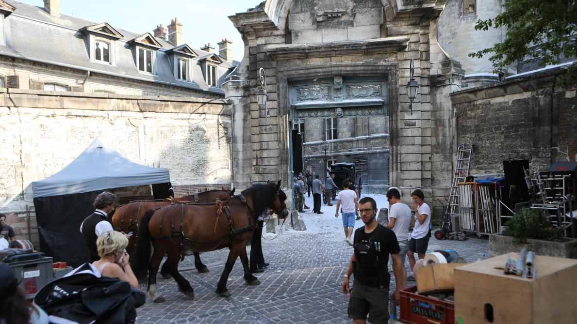 Retrouverez Vous L Hotel De Vauluisant Dans Les Scenes Du Film Remi Sans Famille Play along in a heartbeat. sans famille