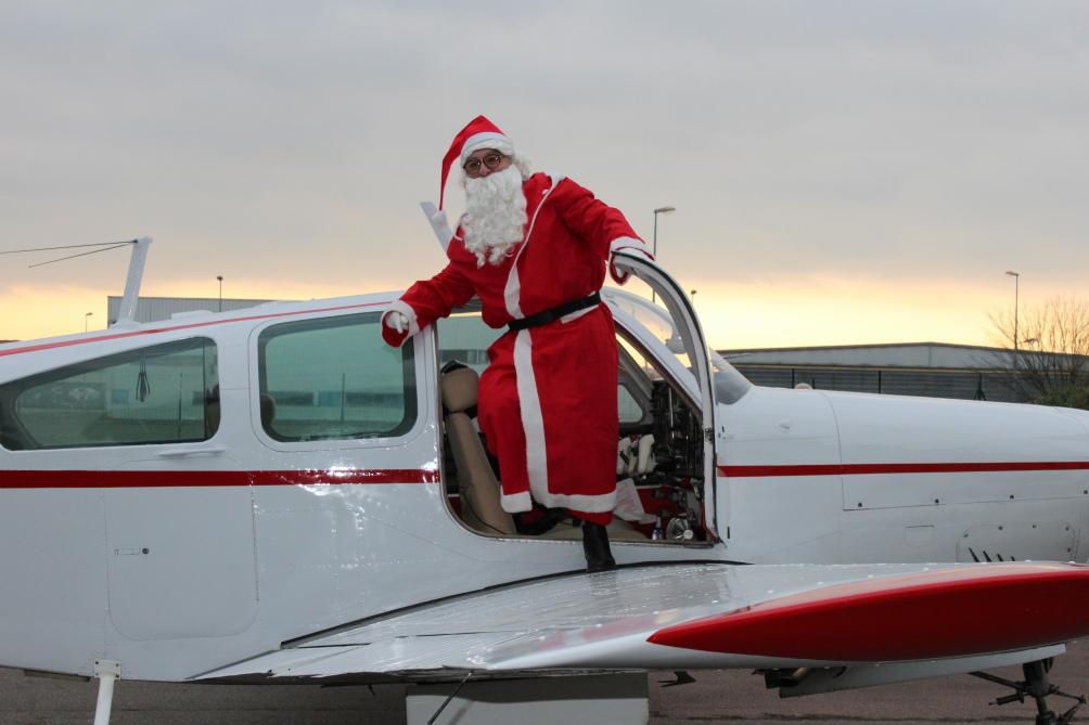 Le Père Noël est arrivé dans l’Aube... en avion - Journal L'Est Éclair