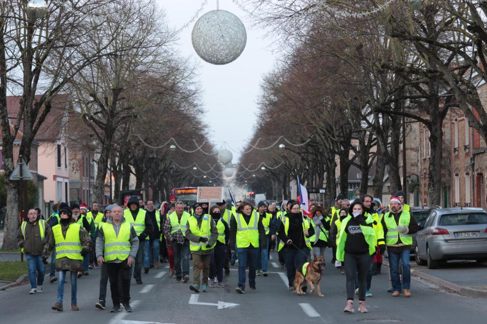 Pourquoi Les Gilets Jaunes Continuent De Manifester à Châlons