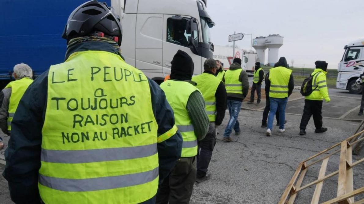 Yvelines Un Gilet Jaune Entre La Vie Et La Mort Après Une