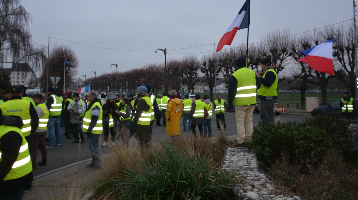 Les Gilets Jaunes Dans La Rue à Château Thierry