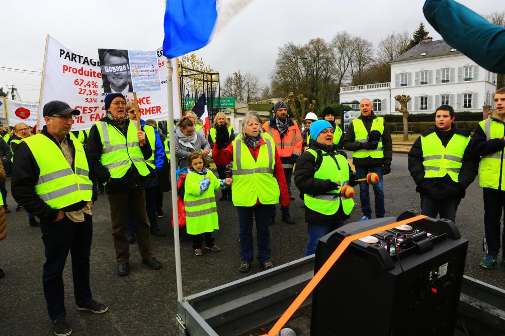 Une Centaine De Gilets Jaunes à Château Thierry