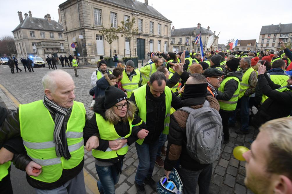 Les Gilets Jaunes Montrent Leur Détermination En Nombre