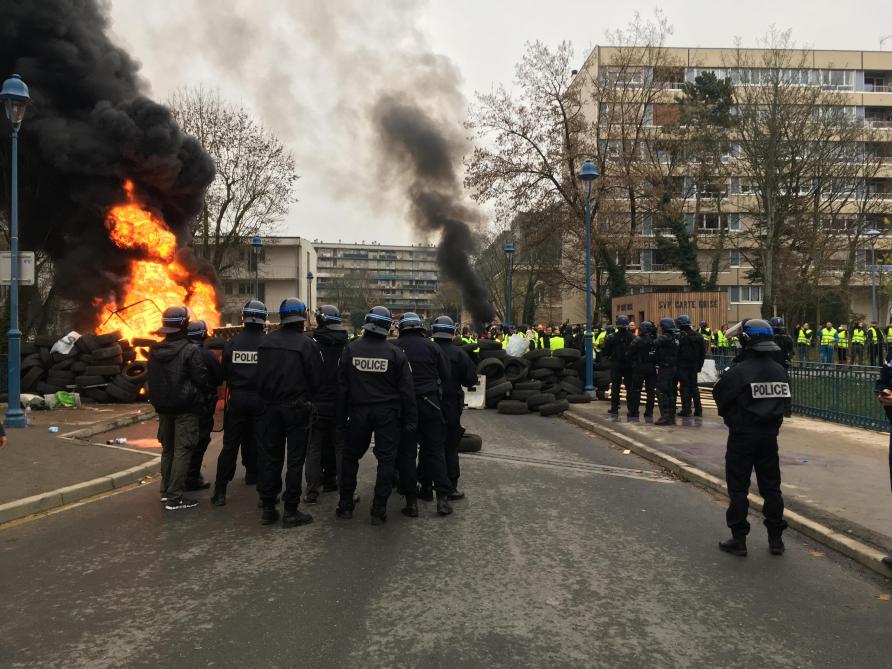 Vidéo Charleville Face Aux Gilets Jaunes Les Policiers