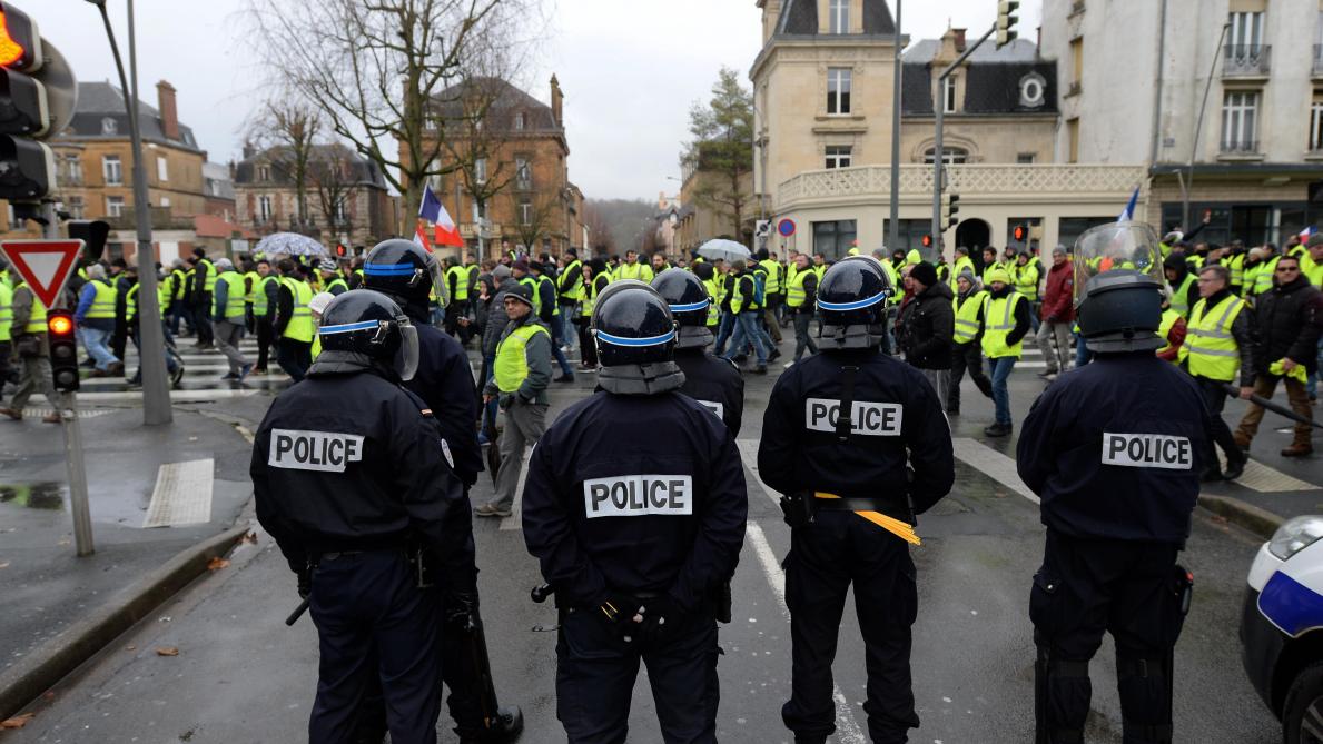 De Fausses Images De Rassemblements De Gilets Jaunes