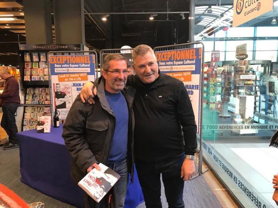 Téléchargement gratuit Images Bigard Persifle Et Signe A Saint Brice Courcelles le plus cool salutations
