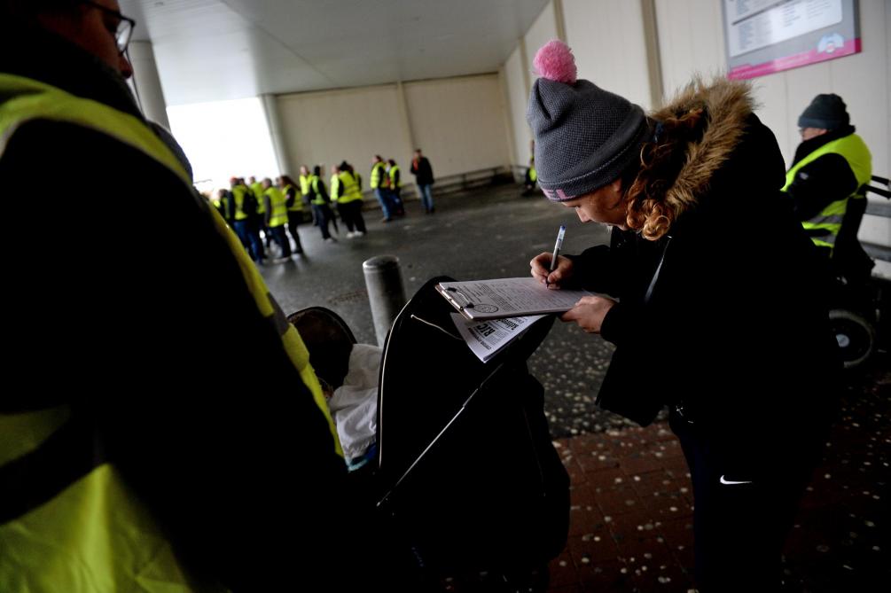 Les Gilets Jaunes Ont Tracté Pour Le Ric à Lentrée De L