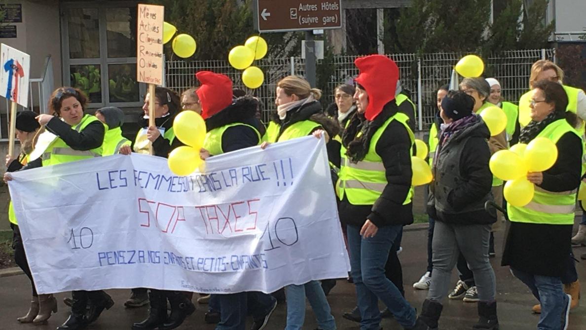 Moins Dune Centaine De Gilets Jaunes à Troyes Pour Un Acte