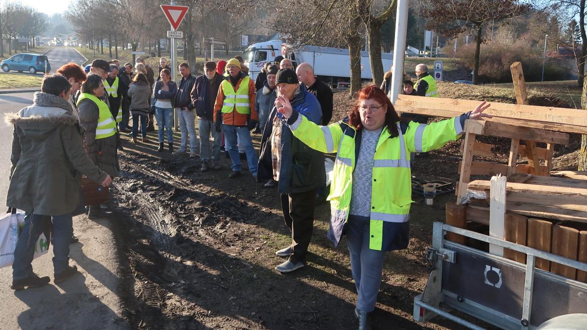 La Police Et Le Maire De Soissons Refusent Que Les Gilets Jaunes Construisent Une Cabane