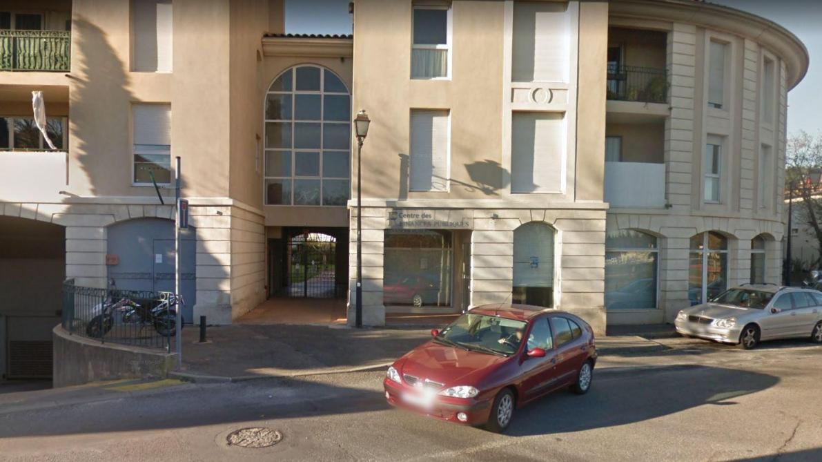 Gard Une Bombe Explose Devant Un Centre Des Impots