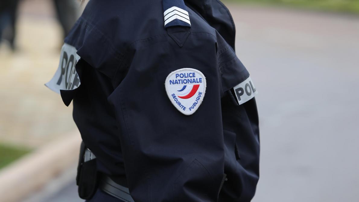Video Une Enquete Ouverte Apres Un Combat De Boxe De Rue Entre Un Policier Et Un
