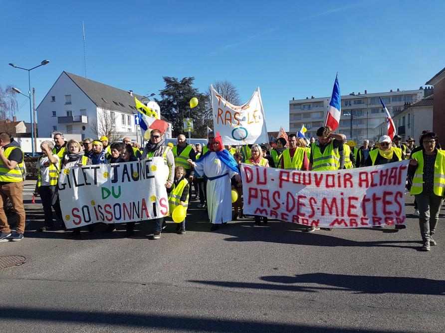 Gilets Jaunes Environ 350 Manifestants Dans Laisne à