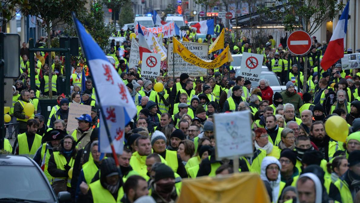 Les Gilets Jaunes De La Région Se Donnent Rendez Vous à