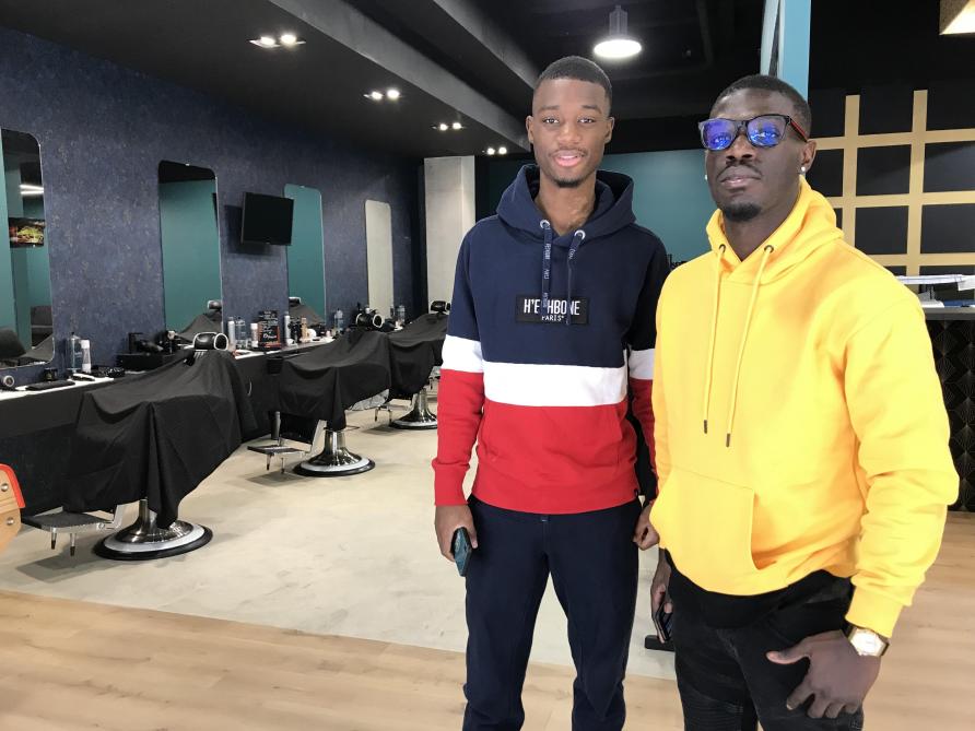 Photos Video A Reims Le Barbershop Le Dix Neuf Fait Aussi Snack Bar