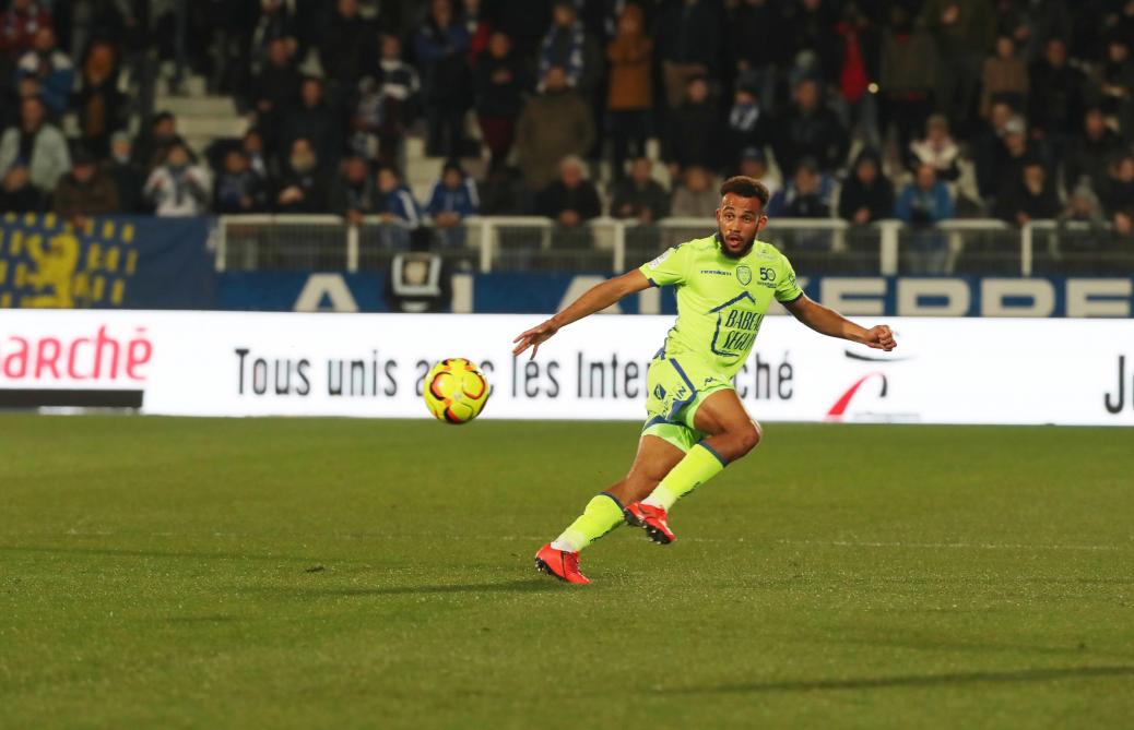 Les Essentiels Du Matin Cliniques Et Facturations Abusives Bebe Secoue Moto A L Honneur Estac Et Images Panini