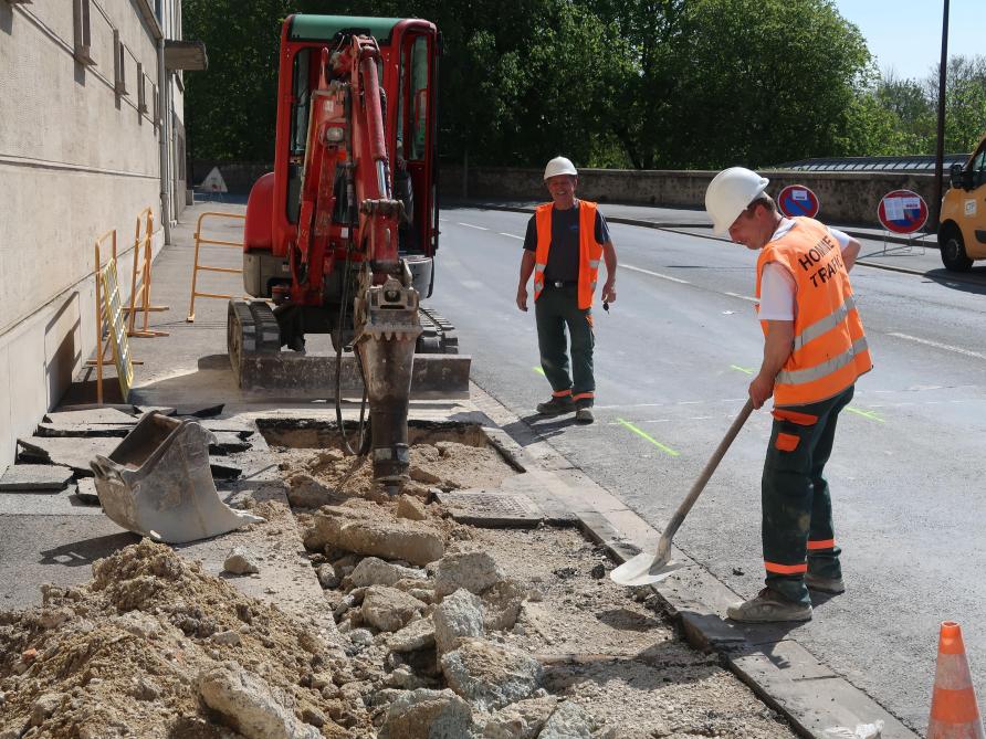 grand chantier au rond point de l h 233 micycle de ch 226 lons grand chantier au rond point de l h 233 micycle de ch 226 lons
