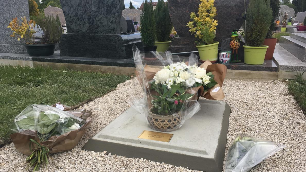 Une Tombe Pour Emma Le Bebe Retrouve Dans Un Sac A La Chapelle Saint Luc Une Tombe Pour Emma Le Bebe Retrouve Dans Un Sac A La Chapelle Saint Luc