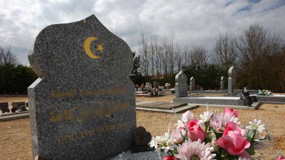 Des Tombes Profanees Dans Un Cimetiere Musulman A Draguignan