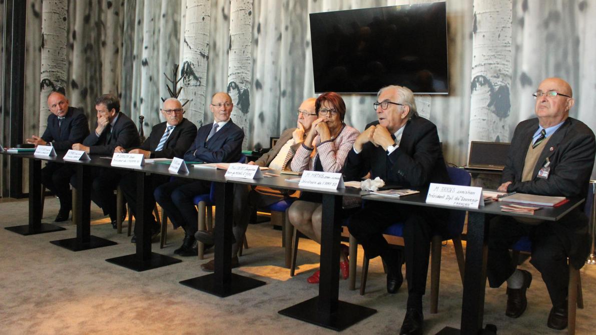 Téléchargement gratuit Images Adama 10 Profiter Des Municipales Pour Grossir Les Rangs actualisé par