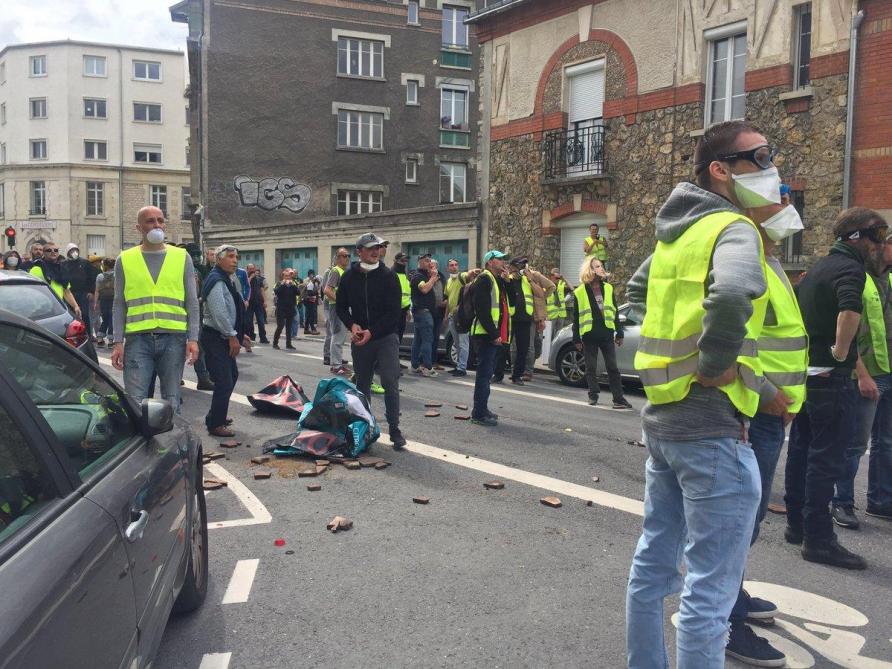 Photos Videos Gilets Jaunes 12 Interpellations Et De Nombreux Degats A Reims