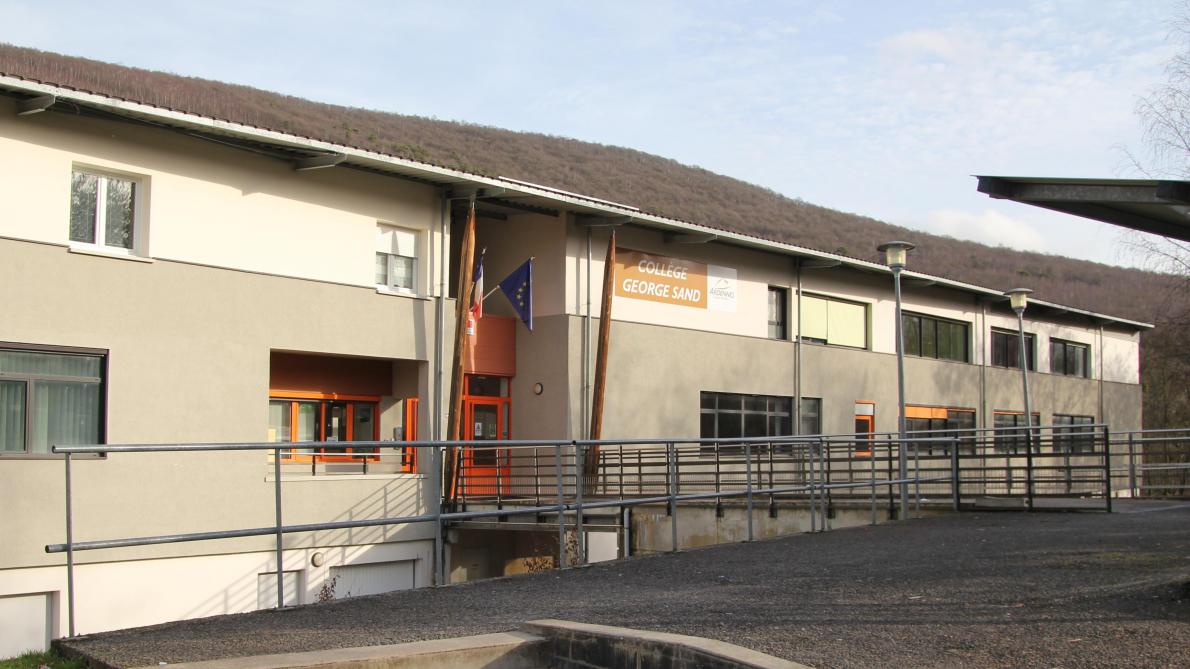 Collège De France A Mis En Ligne Ses Cours Quatre classes de 3e pour le collège George-Sand à Revin