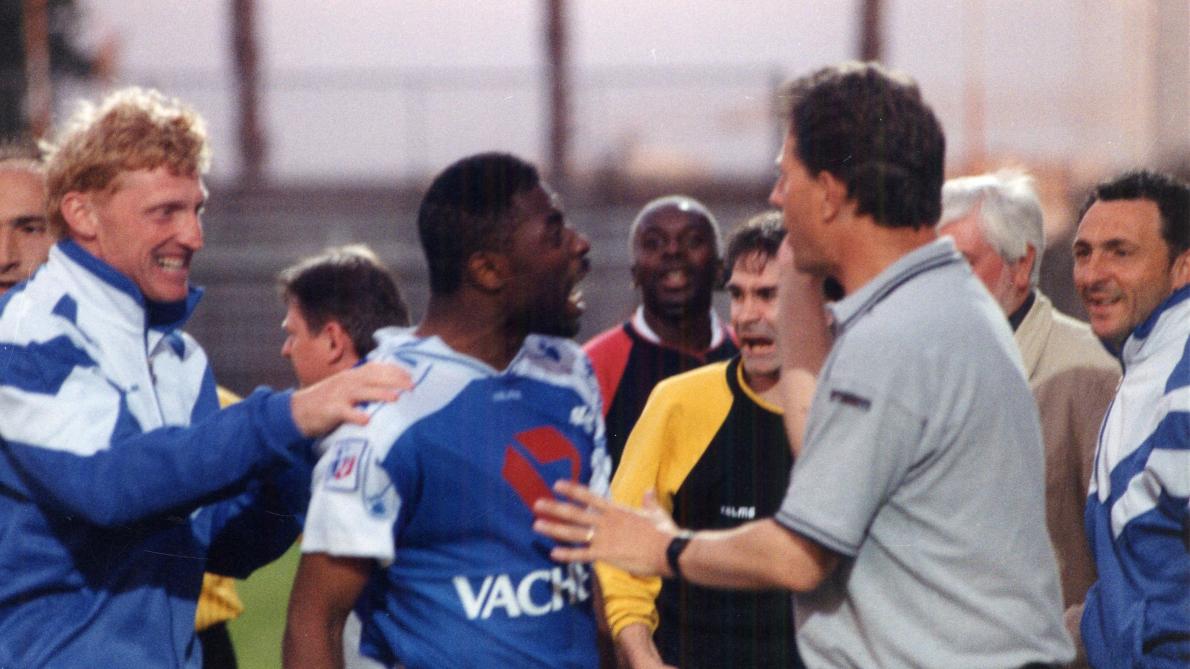 FOOTBALL FANION ANNEES 1980 FRANCE TROYES AUBE TAF