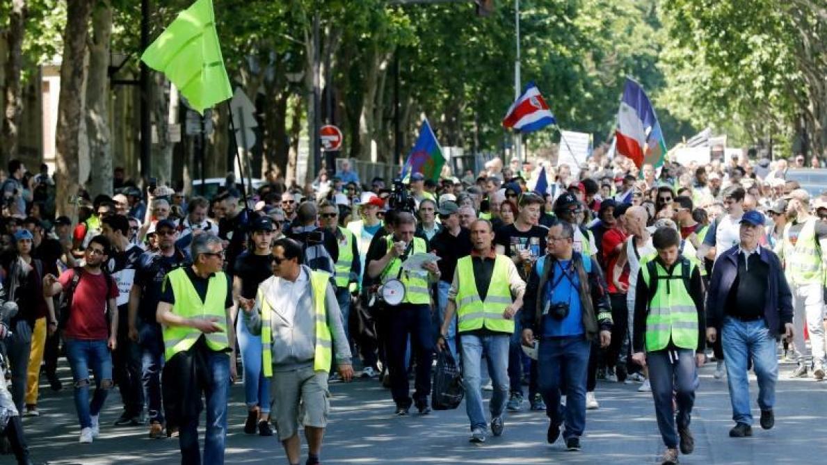 Gilets Jaunes 9 500 Manifestants Dans Toute La France Une