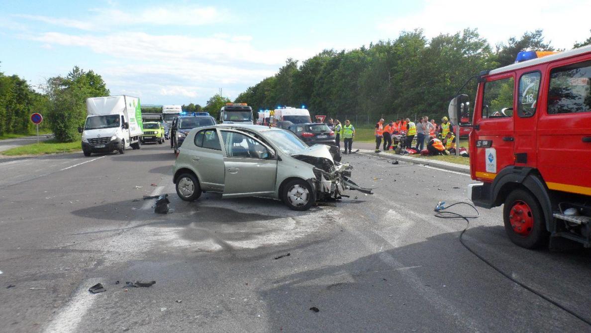 Trois véhicules impliqués dans un accident sur la D21 à La Veuve
