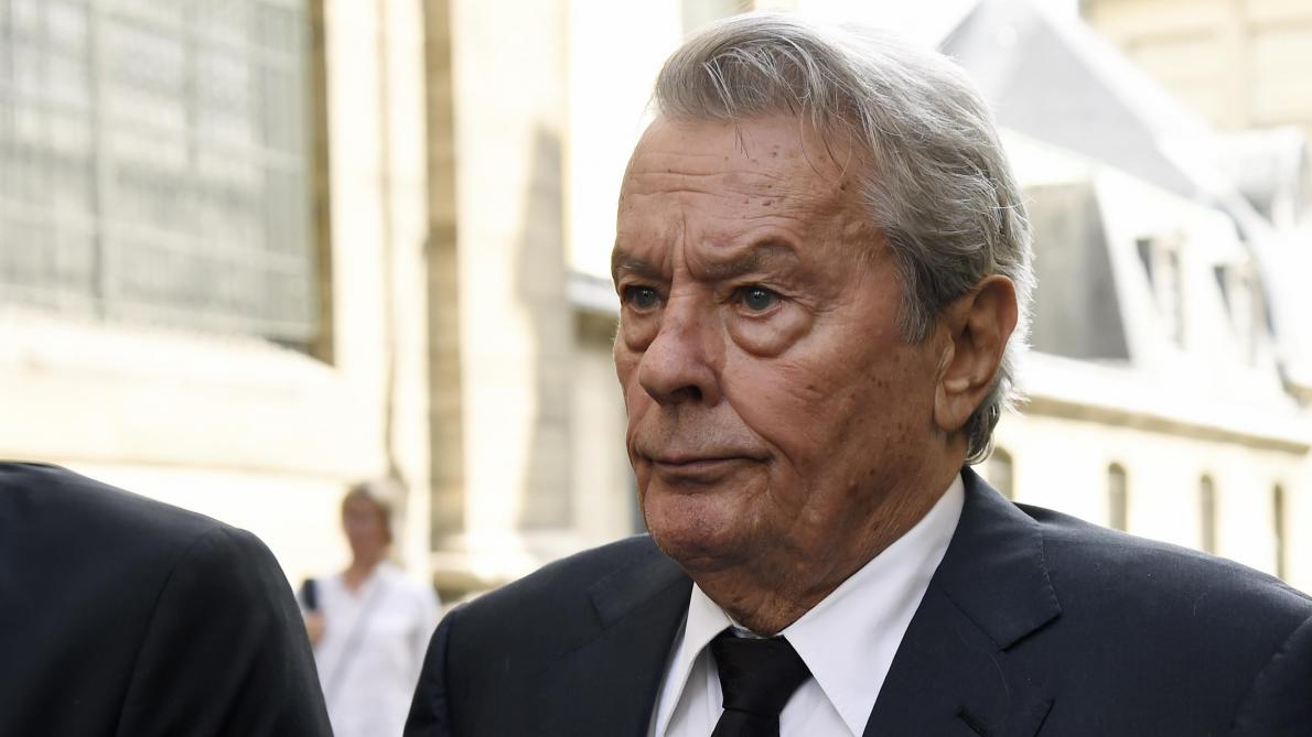 Alain Delon hospitalisé : son entourage confirme et donne de ses nouvelles Alain Delon hospitalisé : son entourage confirme et donne de ses nouvelles