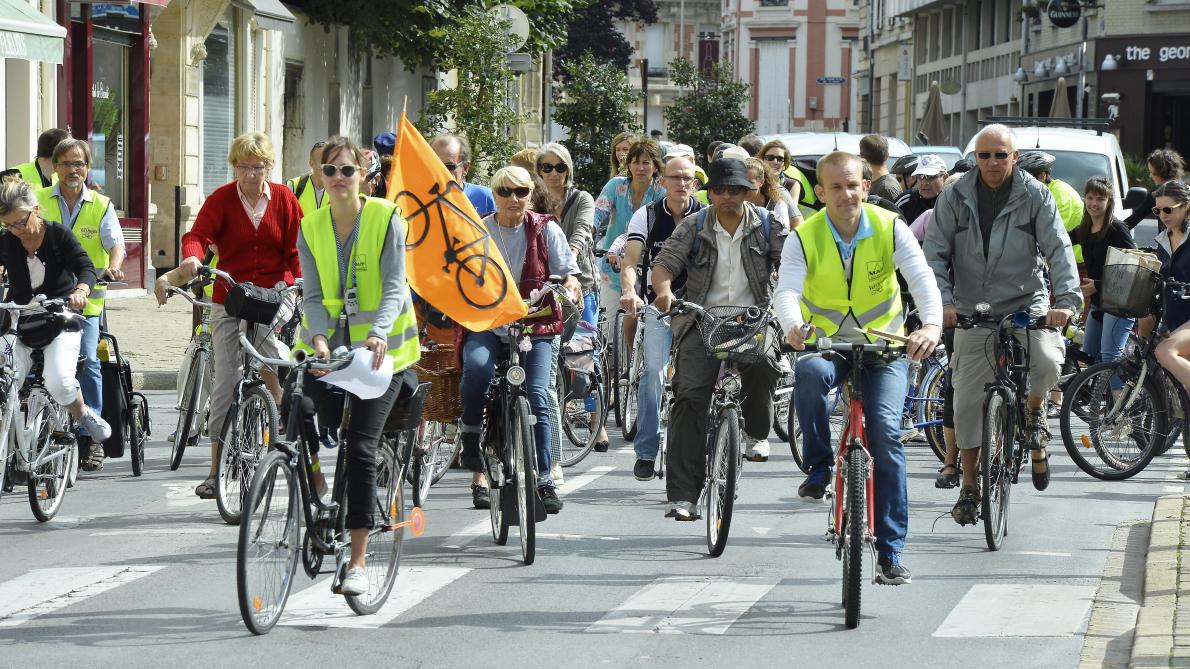 Manifestation à Vélo Ce Samedi 15 Juin Devant La Cathédrale