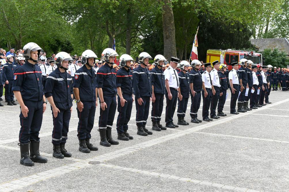Video Pluie De Medailles Au 113e Congres Des Pompiers De La Marne A Dormans