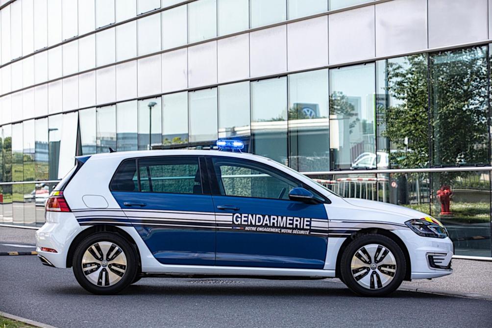 Les Gendarmes Axonais Testent Six E Golf Electriques Pendant Au