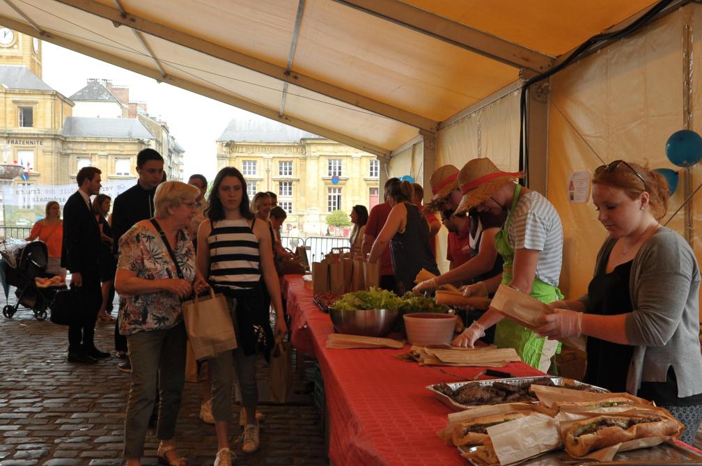 A Charleville Un Repas Ardennais Place Ducale