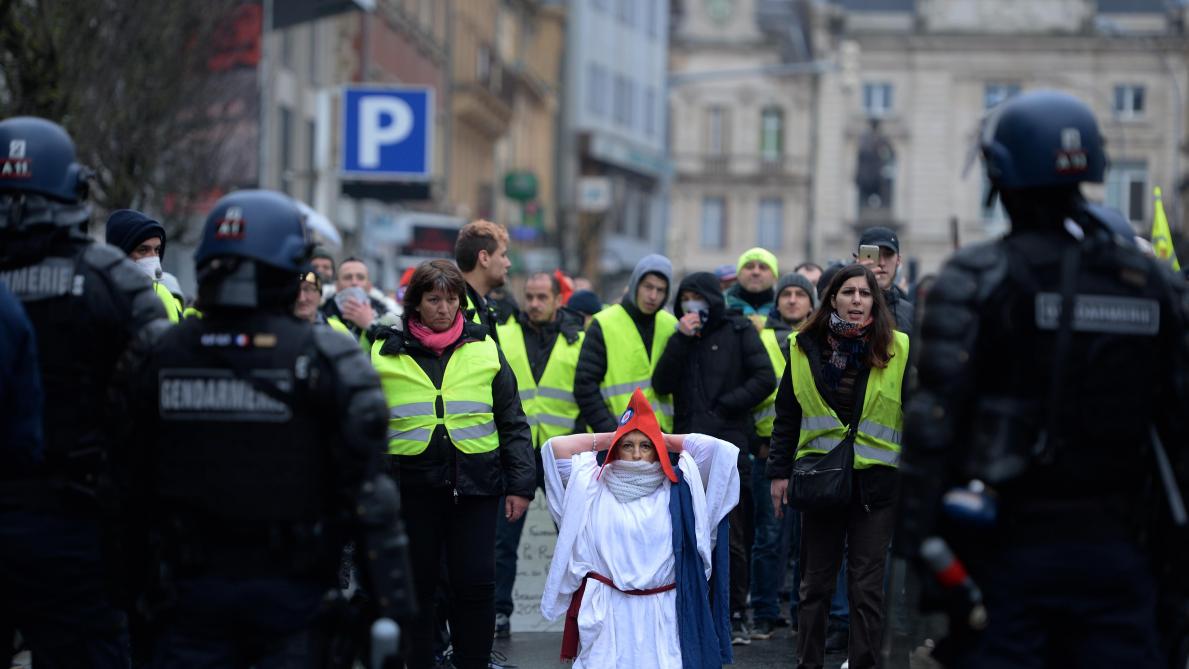 Gros Moyens Mobilisés Pour Lacte 32 Des Gilets Jaunes à
