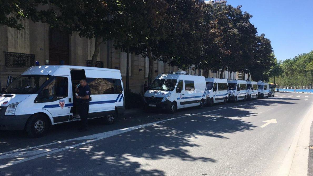 Gilets Jaunes 550 Personnes Ont Tenté De Se Rassembler à