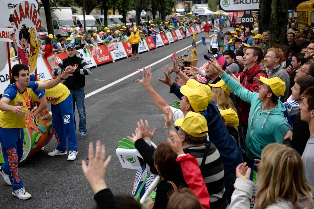 Distribution De Dans La Ligne De Mire Bientôt la fin des cadeaux et goodies au Tour de France