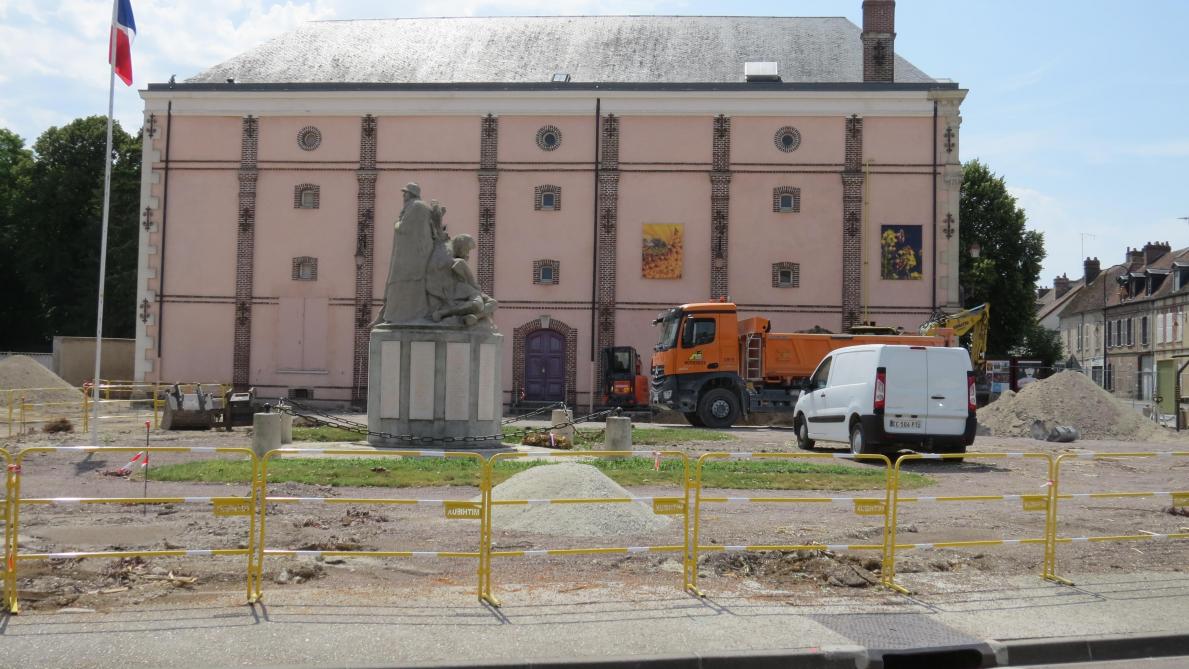 En Travaux La Place Darmes De Nogent Sur Seine Va être Totalement