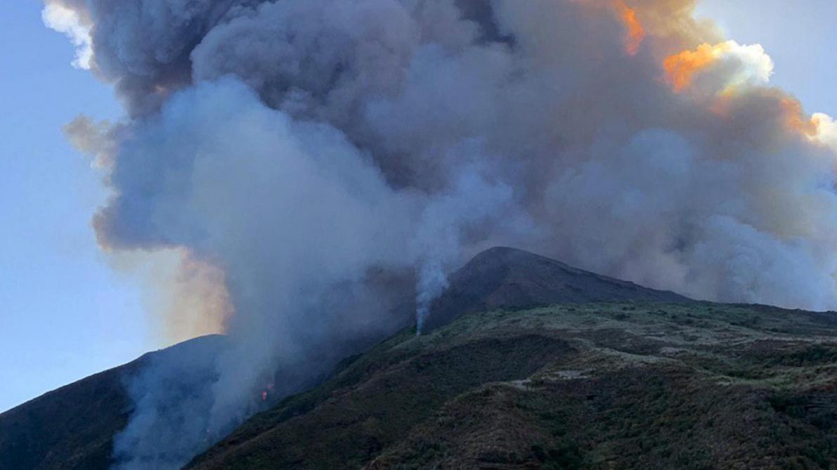 Un mort et plusieurs blessés dans l'éruption violente du Stromboli — ️Italie Un mort et plusieurs blessés dans l'éruption violente du Stromboli — ️Italie