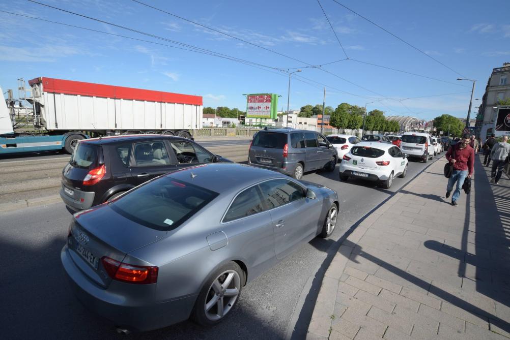 Aménagement Dun Carrefour Au Début De Lavenue De Laon à Reims à