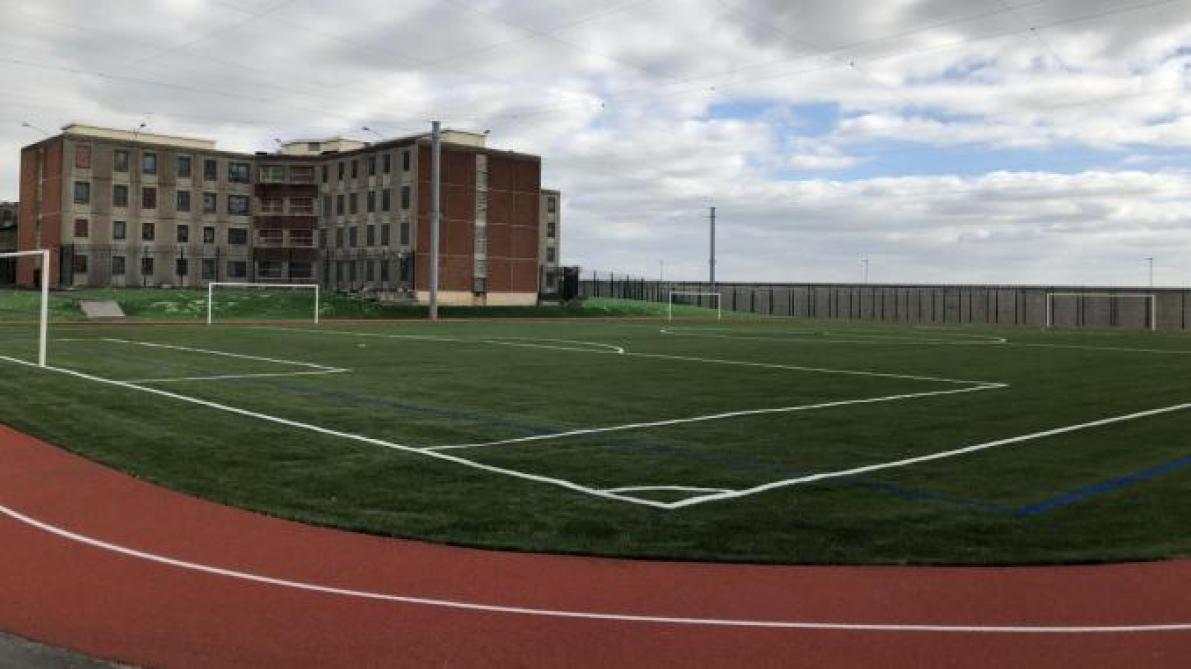 Le Nouveau Terrain De Foot De La Prison De Laon A 800 000 Fait Polemique