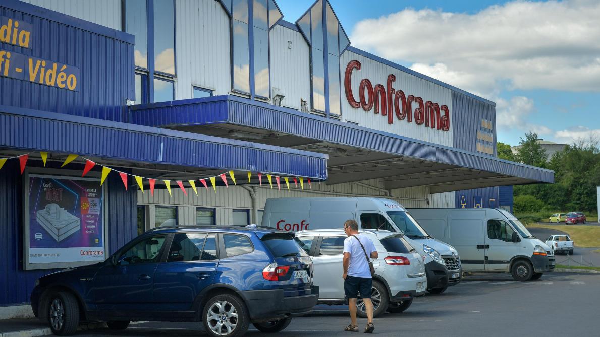 conforama le directeur general revoque les syndicats inquiets