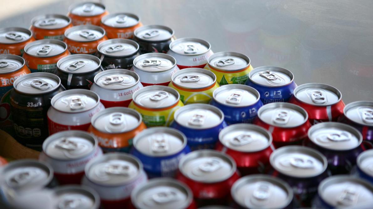 Vous buvez une canette de soda par jour ? Attention à votre foie ! Vous buvez une canette de soda par jour ? Attention à votre foie !