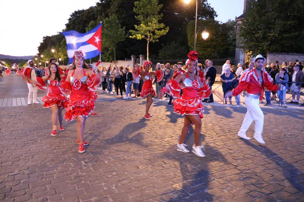 Photos. 140 musiciens et danseurs dans les rues de Soissons pour le ...
